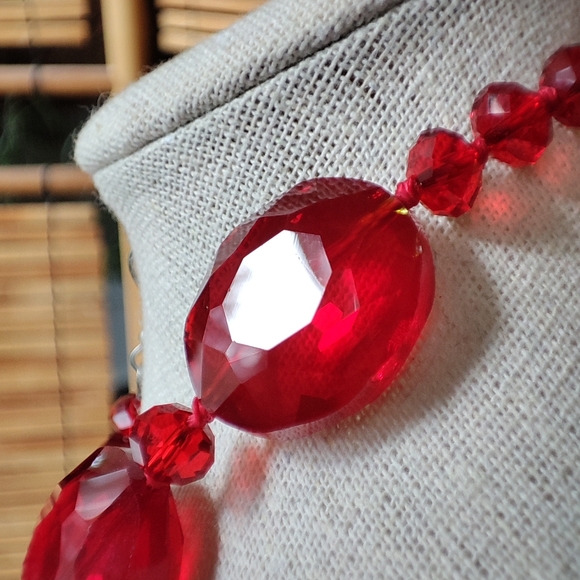 Red Siam Glass Faceted Necklace and Earrings Silver Tone Lifesaver Clasp Heavy - Picture 5 of 12